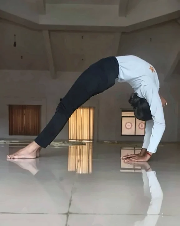 Latika, Chakrasana mein